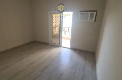Apartment - 2 Bedrooms - 2 Bathrooms for rent in Al Wahda Building - Al Majaz 2 - Al Majaz - Sharjah