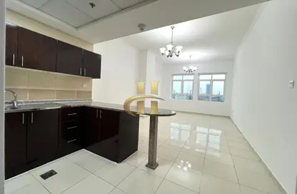 شقة - 2 غرف نوم - 3 حمامات للايجار في برج ربيعة - مجان - دبي لاند - دبي