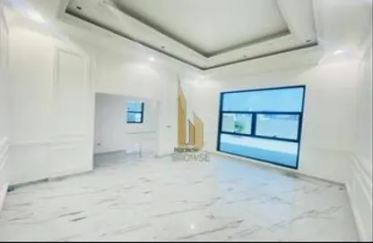 Villa - 5 Bedrooms - 5 Bathrooms for rent in Nad Al Sheba Gardens - Nad Al Sheba 1 - Nad Al Sheba - Dubai