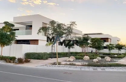 Villa - 5 Bedrooms - 5 Bathrooms for sale in West Yas - Yas Island - Abu Dhabi