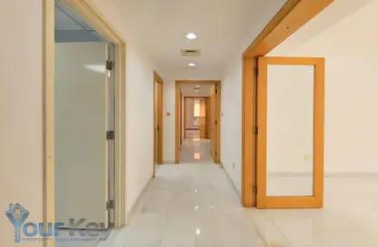 شقة - 3 غرف نوم - 3 حمامات للايجار في برج لافظية - شارع خليفة - أبوظبي