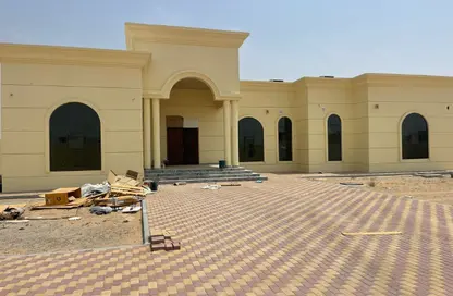 Villa - 4 Bedrooms - 6 Bathrooms for rent in Al Suyoh - Sharjah