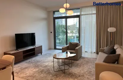 Living Room image for: Apartment - 1 Bedroom - 2 Bathrooms for rent in Marina Vista - EMAAR Beachfront - Dubai Harbour - Dubai, Image 1