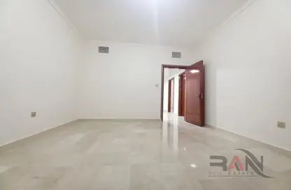 شقة - 4 غرف نوم - 5 حمامات للايجار في بن كرم - شارع حمدان - أبوظبي