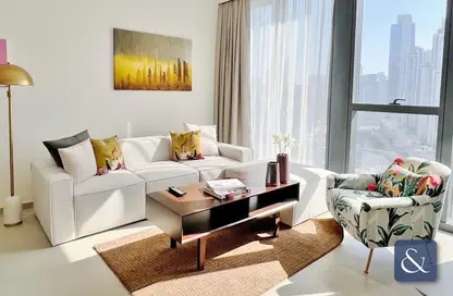 Living Room image for: Apartment - 1 Bedroom - 2 Bathrooms for sale in BLVD Heights Tower 1 - BLVD Heights - Downtown Dubai - Dubai, Image 1