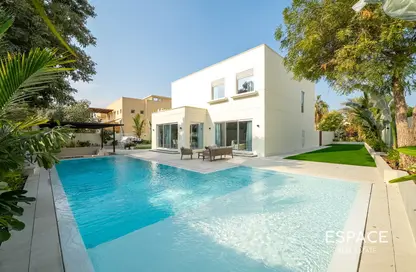 Villa - 5 Bedrooms - 6 Bathrooms for sale in Meadows 9 - Meadows - Dubai