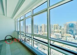 صورةشرفة لـ: شقة - 3 غرف نوم - 4 حمامات للكراء في برج إلكترا - شارع إلكترا - أبوظبي, صورة 1