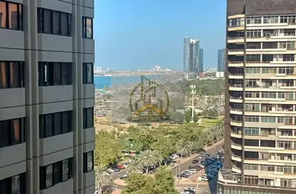 Apartment - 3 Bedrooms - 4 Bathrooms for rent in Lake View Tower - Corniche Road - Abu Dhabi