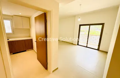 Apartment - 2 Bedrooms - 2 Bathrooms for rent in The Gardens Buildings - The Gardens - Dubai