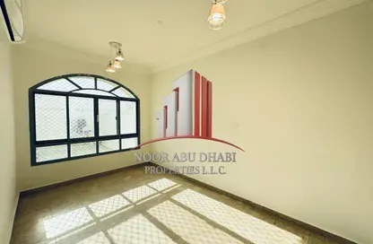 شقة - غرفة نوم - 1 حمام للايجار في حي المطاوع - المطوع - العين