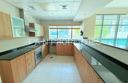 شقة - غرفة نوم - 2 حمامات للايجار في برج الزمرد - دبي مارينا - دبي