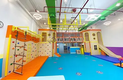 Shop - Studio for rent in Jumeirah Park - Dubai
