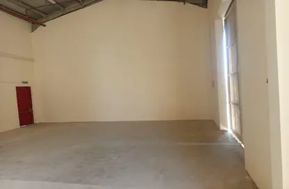 Warehouse - Studio - 1 Bathroom for rent in Al Sajaa Industrial - Al Sajaa - Sharjah