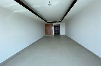 شقة - 2 غرف نوم - 4 حمامات للبيع في برج الكورنيش - طريق كورنيش عجمان - عجمان