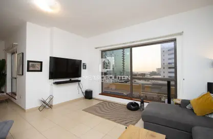 Apartment - 3 Bedrooms - 4 Bathrooms for sale in Shams 4 - Shams - Jumeirah Beach Residence - Dubai