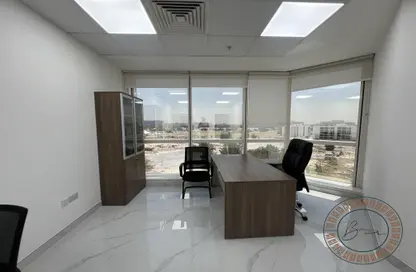 مكتب - استوديو - 3 حمامات للايجار في عود ميثاء - بر دبي - دبي