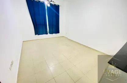 شقة - غرفة نوم - 2 حمامات للبيع في مساكن كورنيش عجمان - طريق كورنيش عجمان - عجمان