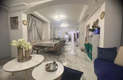 فيلا - 4 غرف نوم - 5 حمامات للبيع في الينابيع 7 - الينابيع - دبي