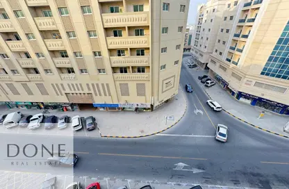 شقة - 2 غرف نوم - 2 حمامات للايجار في الثاني مويلح - تجارية مويلح - الشارقة
