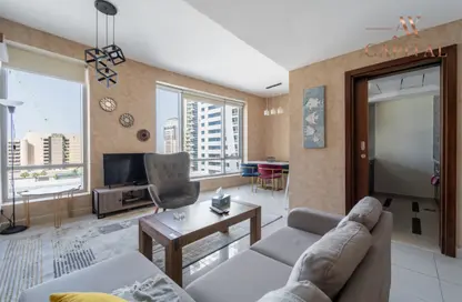 Living Room image for: Apartment - 1 Bedroom - 1 Bathroom for rent in Blakely Tower - Park Island - Dubai Marina - Dubai, Image 1