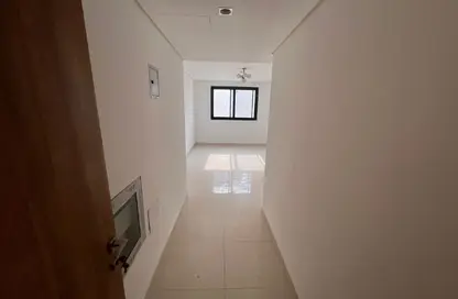 شقة - غرفة نوم - 2 حمامات للايجار في الفلاح - تجارية مويلح - الشارقة