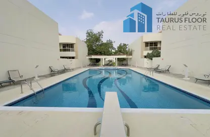Villa - 4 Bedrooms - 5 Bathrooms for rent in Jumeirah 1 Villas - Jumeirah 1 - Jumeirah - Dubai