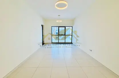 Apartment - 1 Bedroom - 2 Bathrooms for rent in Jumeirah Garden City - Al Satwa - Dubai