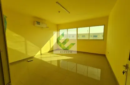 سكن عمال - استوديو - 8 حمامات للايجار في مصفح - أبوظبي