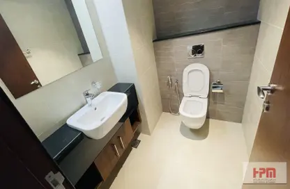 شقة - 2 غرف نوم - 3 حمامات للايجار في الدانه - أبوظبي