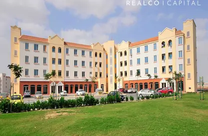 شقة - غرفة نوم - 2 حمامات للبيع في طراز إنجليزي - المدينة الدولية - دبي