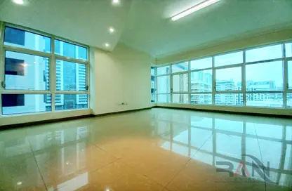 Empty Room image for: Apartment - 3 Bedrooms - 4 Bathrooms for rent in Khalidiya Tower A - Khalidiya Twin Towers - Al Khalidiya - Abu Dhabi, Image 1