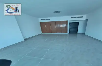 شقة - 2 غرف نوم - 3 حمامات للايجار في برج الممزر - الممزر - الشارقة - الشارقة