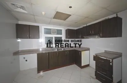 Apartment - 2 Bedrooms - 2 Bathrooms for rent in Al Bandary Twin Towers - Al Khan - Sharjah