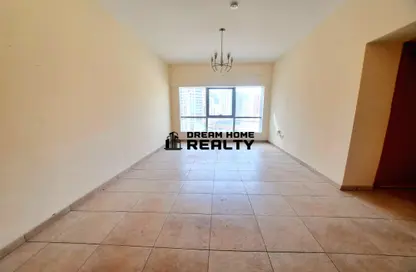 Apartment - Studio - 1 Bathroom for rent in Yasmeen Tower - Al Majaz 2 - Al Majaz - Sharjah