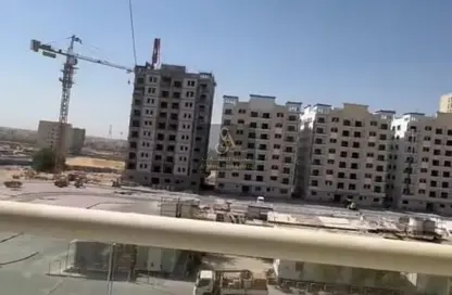 شقة - 2 غرف نوم - 3 حمامات للبيع في قرية الاميرة - الياسمين - عجمان