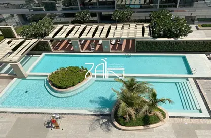 صورة لـ حوض سباحة شقة - غرفة نوم - 2 حمامات للبيع في مساكن لامار - برج السيف - شاطئ الراحة - أبوظبي ، صورة رقم 1