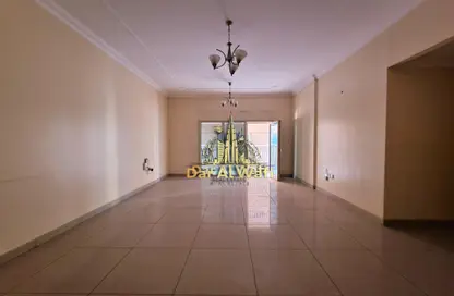 شقة - 2 غرف نوم - 2 حمامات للايجار في شارع تالياتلا ​ - النهدة - الشارقة