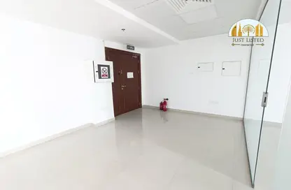 Empty Room image for: Office Space - Studio - 1 Bathroom for rent in The Dome - Lake Almas West - Jumeirah Lake Towers - Dubai, Image 1