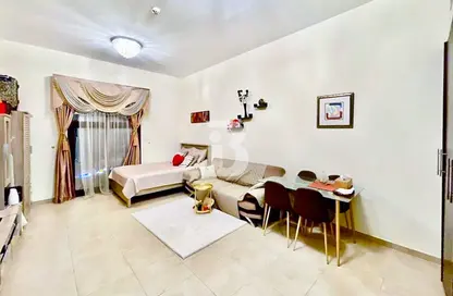 Living / Dining Room image for: Apartment - 1 Bathroom for rent in Silicon Gates 1 - Silicon Gates - Dubai Silicon Oasis - Dubai, Image 1