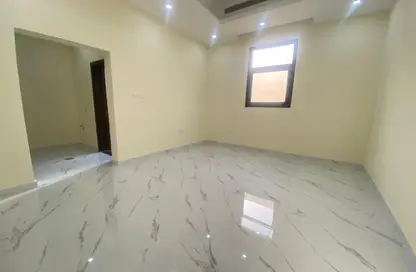 Apartment - Studio - 1 Bathroom for rent in Baniyas - Abu Dhabi