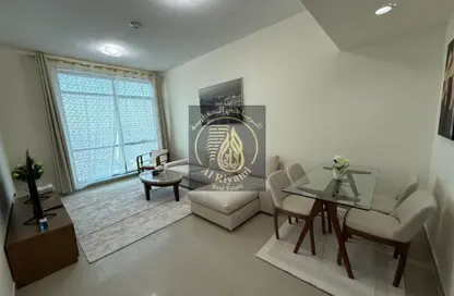 شقة - غرفة نوم - 2 حمامات للايجار في مساكن كورنيش عجمان - طريق كورنيش عجمان - عجمان