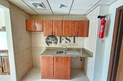 مجمع سكني - 1 حمام للايجار في اي سي 1- اماراتي - 23 - طراز إماراتي - المدينة الدولية - دبي