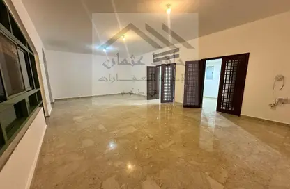 Apartment - 4 Bedrooms - 4 Bathrooms for rent in Khalifa Bin Shakhbout Street - Al Manaseer - Abu Dhabi