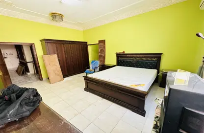 صورة لـ غرفة- غرفة النوم فيلا - 1 حمام للايجار في قرية الخالدية - الخالدية - أبوظبي ، صورة رقم 1