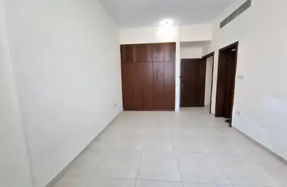 شقة - 2 غرف نوم - 3 حمامات للايجار في شعبية 10 - شعبية - مصفح - أبوظبي