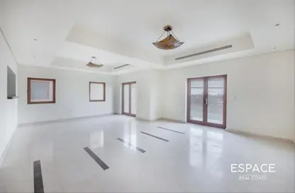 تاون هاوس - 3 غرف نوم - 2 حمامات للبيع في فيلات طراز دبي - القرية الشمالية - الفرجان - دبي