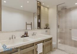 صورةحمام لـ: شقة - 2 غرف نوم - 3 حمامات للبيع في ذا هايبري - مدينة الشيخ محمد بن راشد - دبي, صورة 1