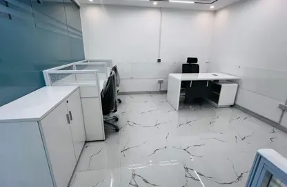 Office Space - Studio - 4 Bathrooms for rent in Al Nasr Plaza - Oud Metha - Bur Dubai - Dubai