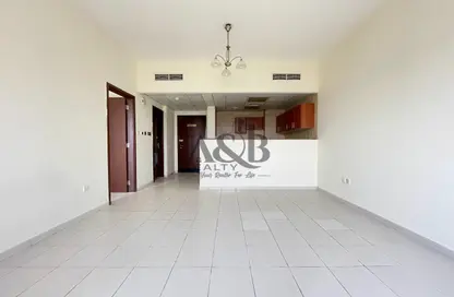 Apartment - 1 Bedroom - 2 Bathrooms for rent in Building IC1-EMR-26 - Emirates Cluster - International City - Dubai