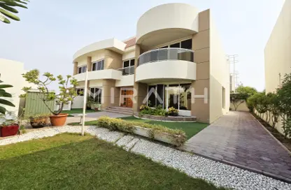 Villa - 4 Bedrooms - 4 Bathrooms for rent in Jumeirah 1 Villas - Jumeirah 1 - Jumeirah - Dubai